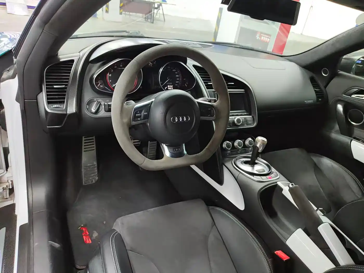 Audi R8 2013 Model 5.2 FSI quattro China Exclusive фото 12