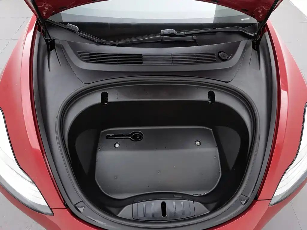 Фото 6 - Tesla Model 3