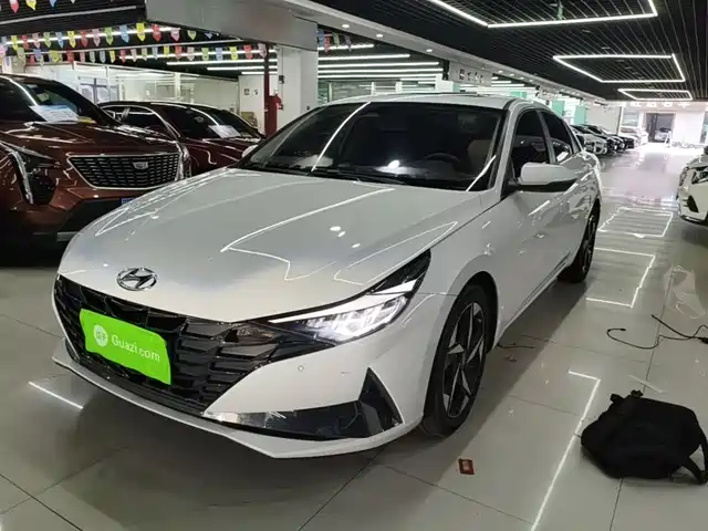 Hyundai Elantra 1.5L CVT LUX, Премиум