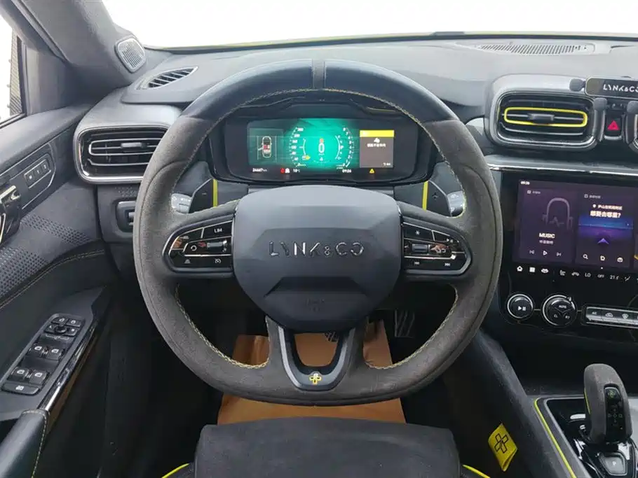 Lynk & Co 03 2021 03+ 2.0TD Auto Wind Rider Edition фото 15