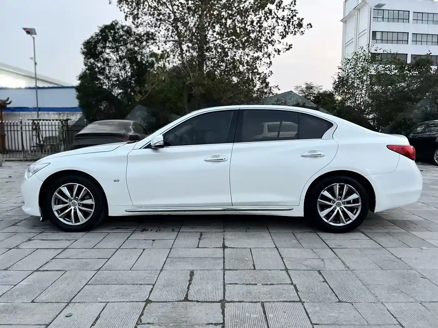 Infiniti Q50L 2016 2015 2.0T Comfort