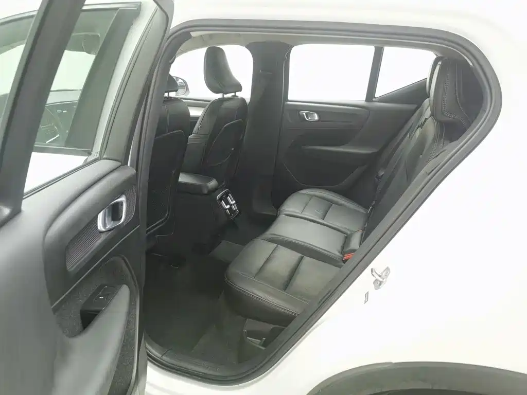 Volvo XC40 (Import) 2018 2019 T4 AWD Dawn Ice White
