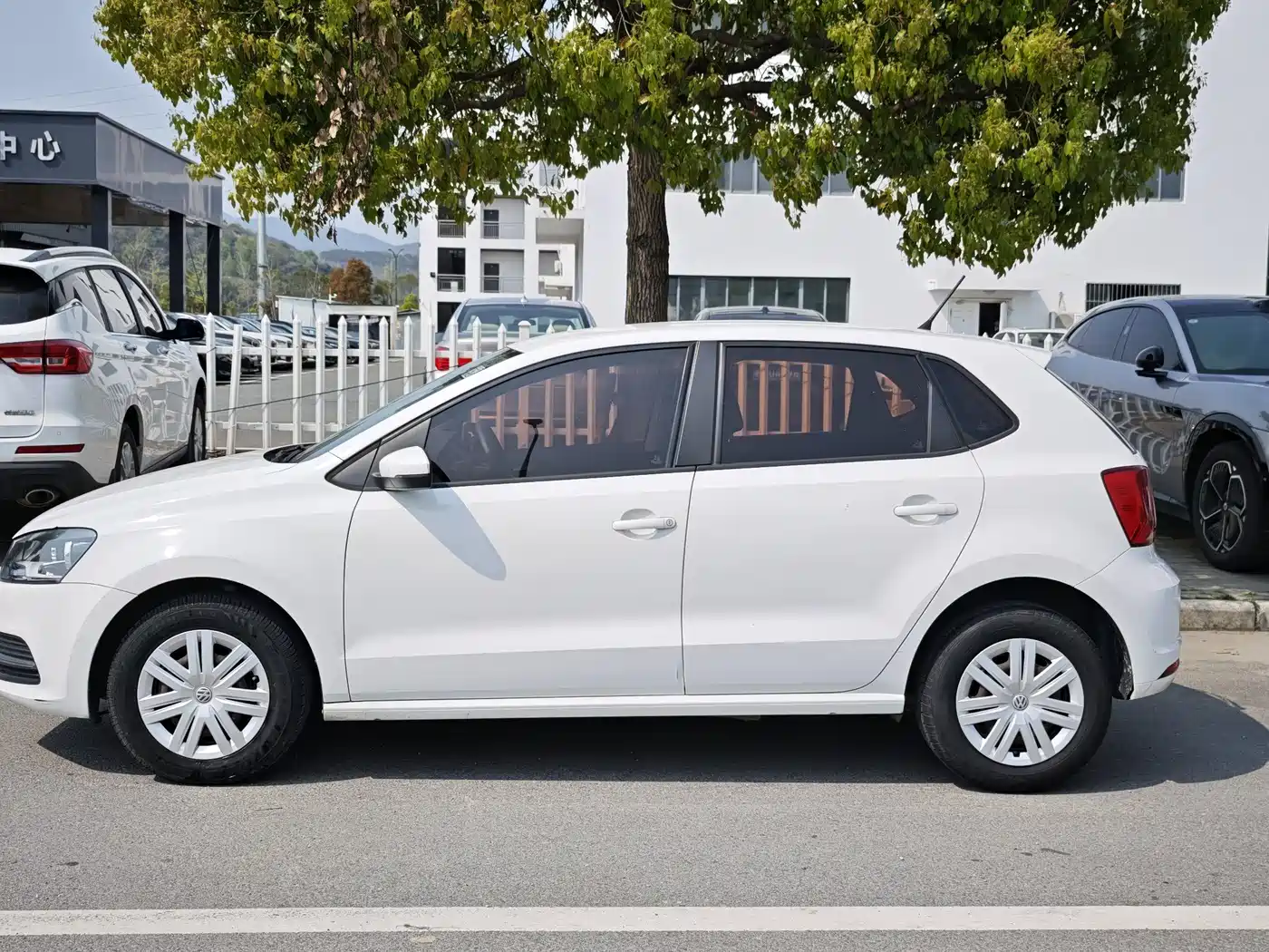 Volkswagen Polo 2016 1.4L Automatic Trend фото 3