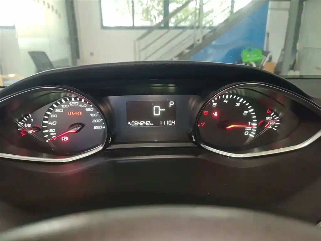 Peugeot 308S 2015 1.2T Auto Dynamic Edition фото 12