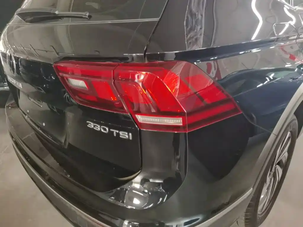 Фото 8 - Volkswagen Tiguan L