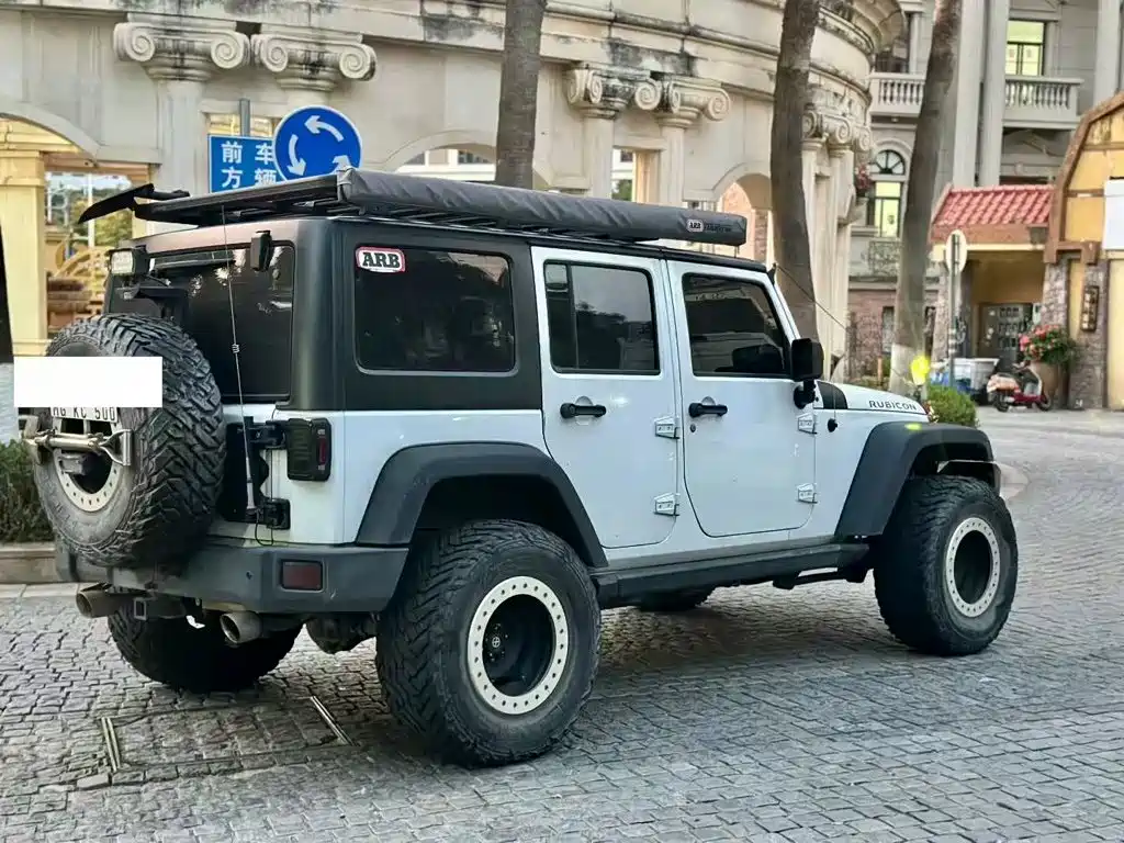 Photo 7 - Jeep Wrangler