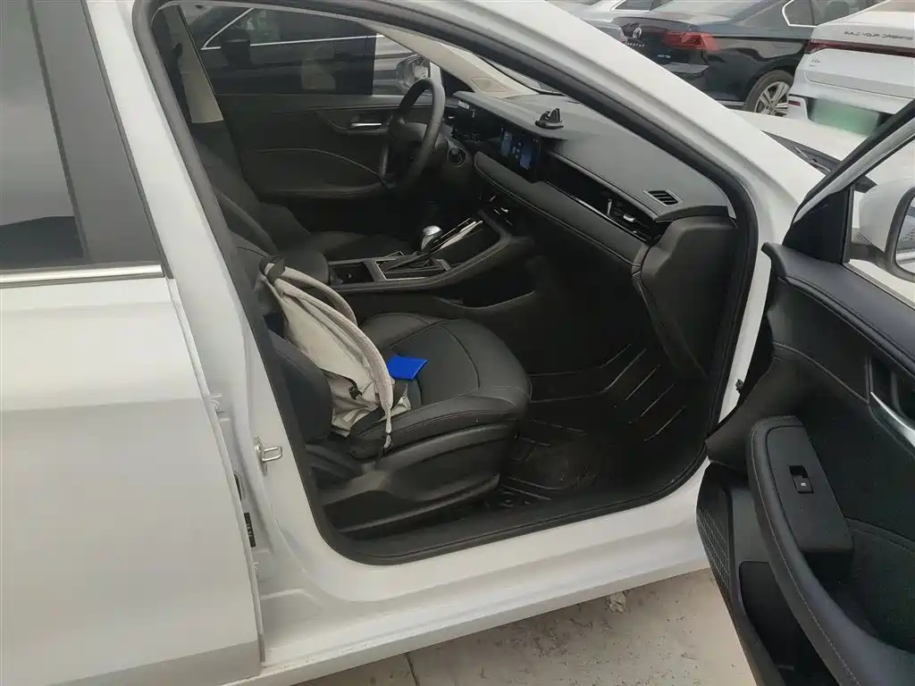 Roewe i5 2026 2026 1.5L CVT Luxury
