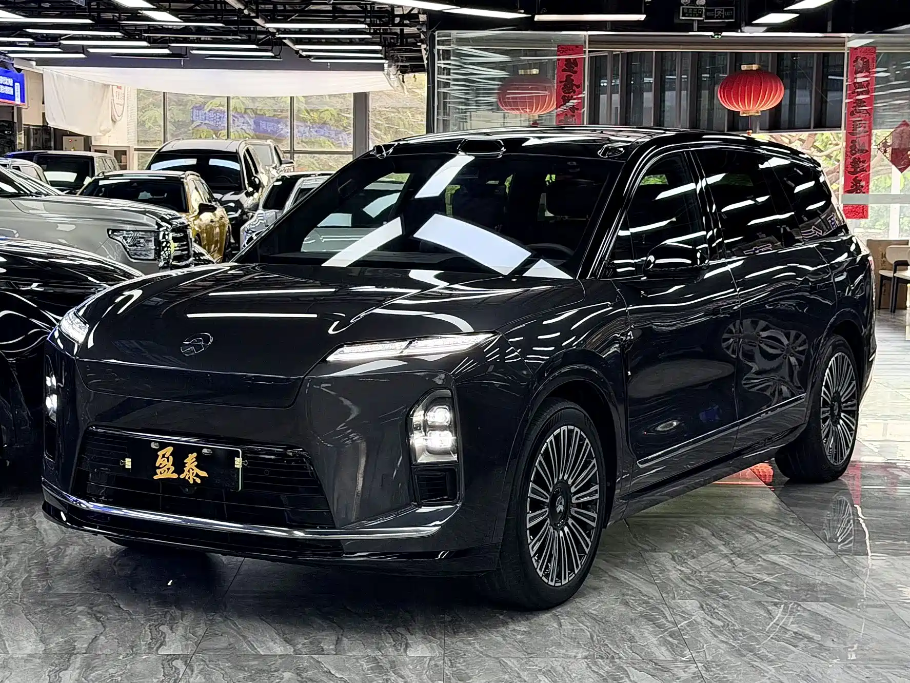 Фото 1 - NIO ES8