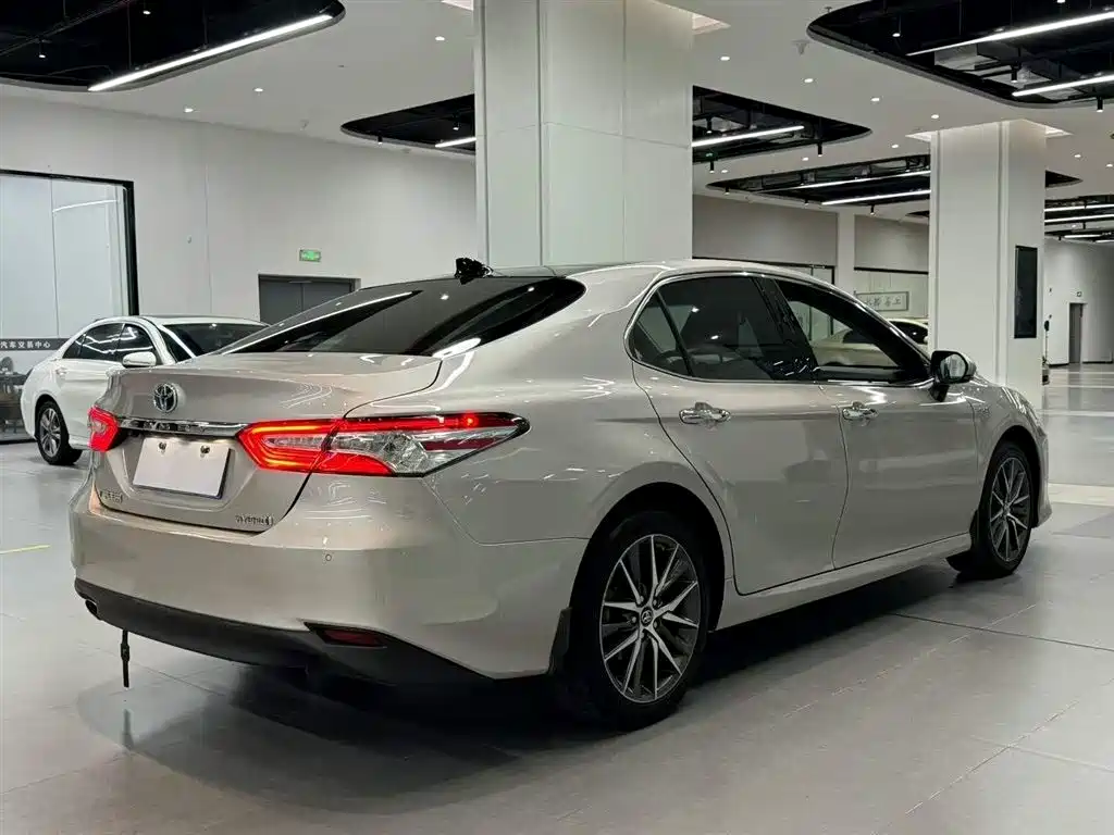 Toyota Camry 2021 Hybrid 2.5HG Luxury Edition фото 7