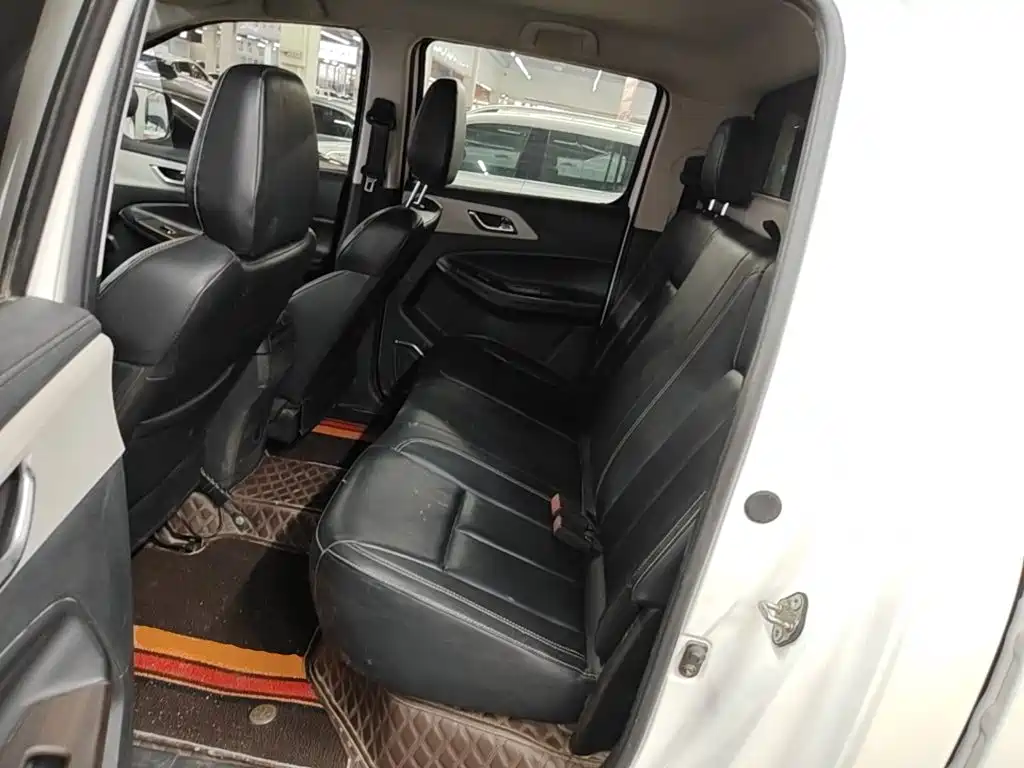 Jiangling Yuhu 7 2022 2022 2.0T Automatic Diesel 2WD Comfort Standard Wheelbase