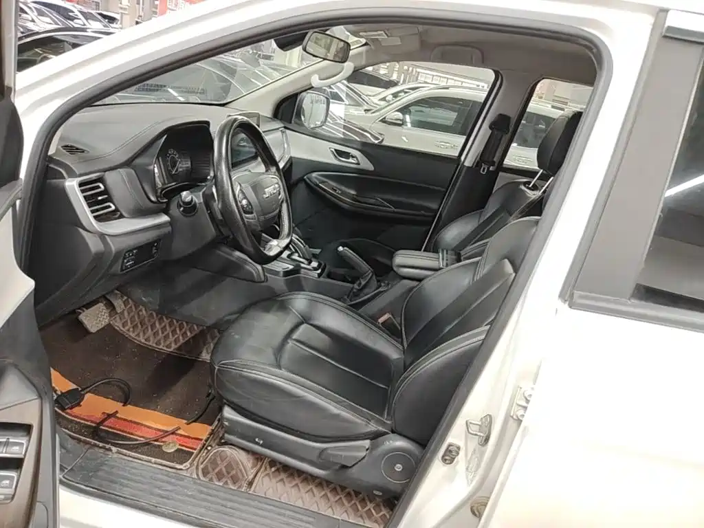 Jiangling Yuhu 7 2022 2022 2.0T Automatic Diesel 2WD Comfort Standard Wheelbase