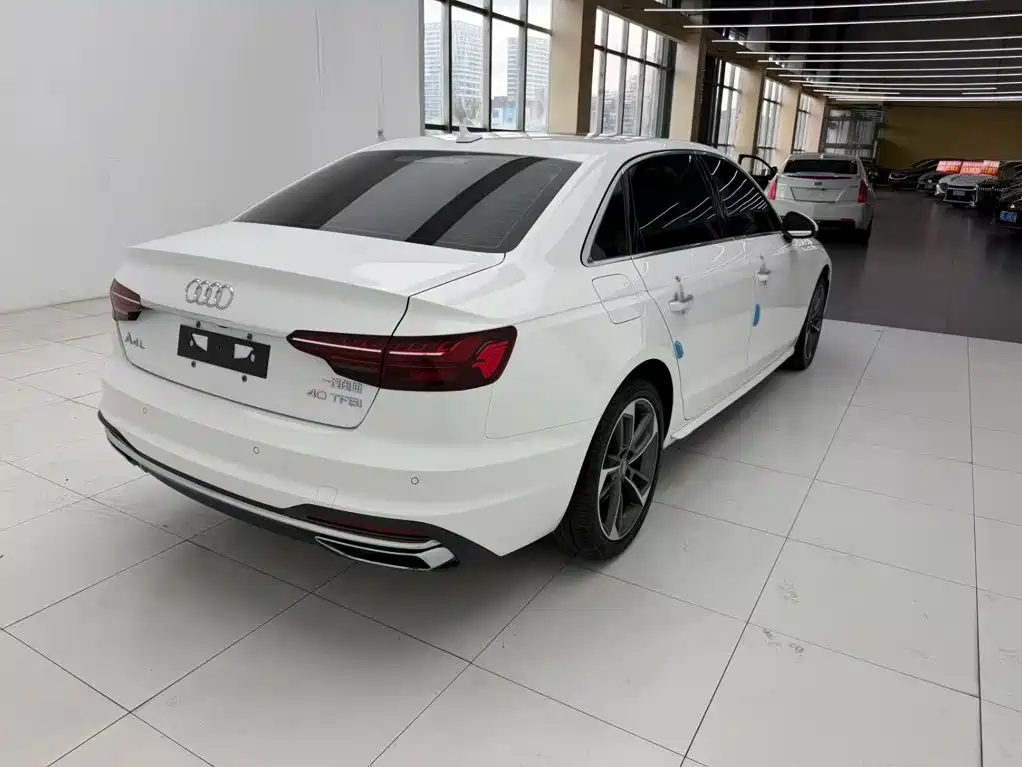 Фото 7 - Audi A4L