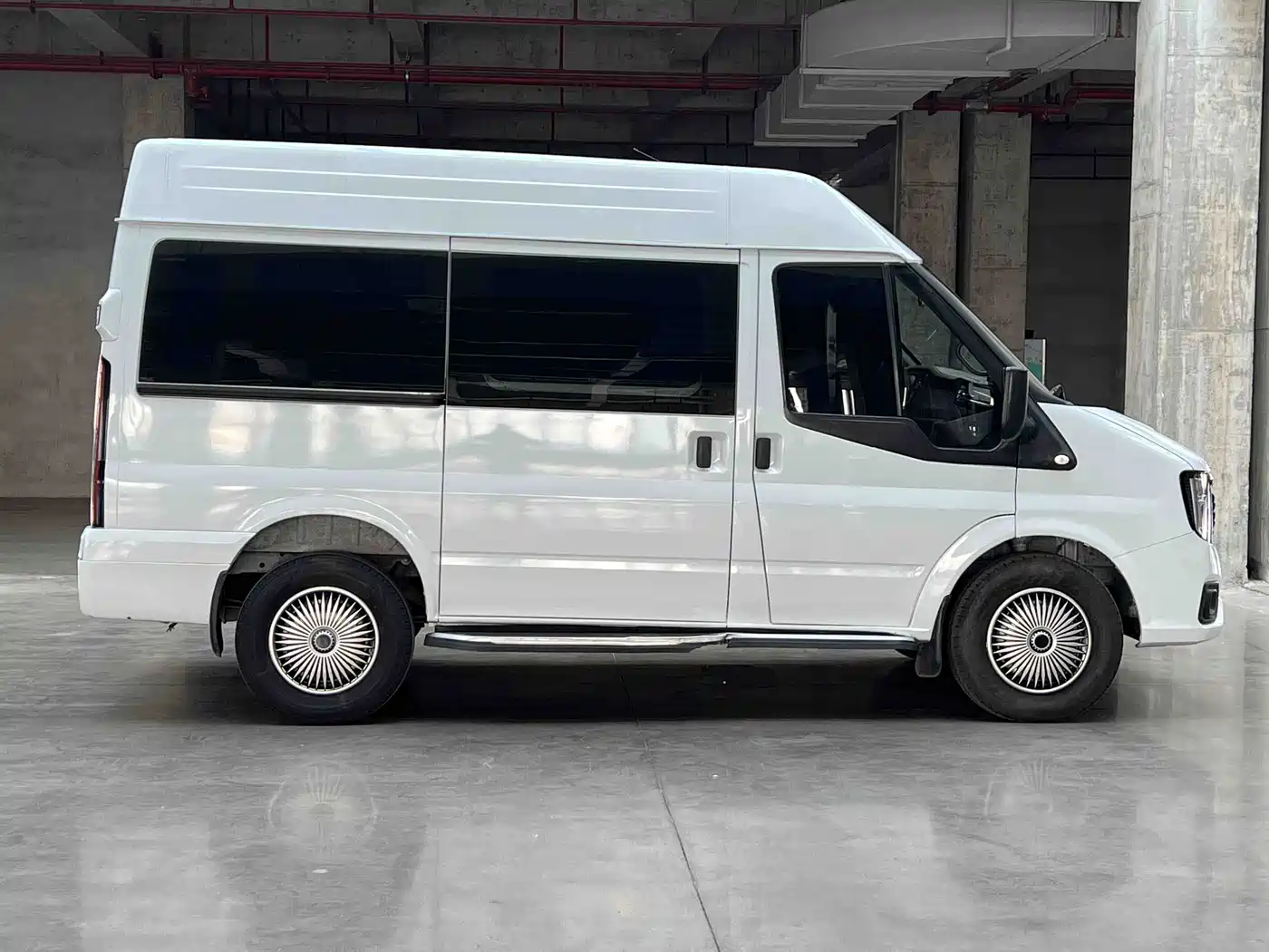 Jiangling JMC Fushun 2024 2023 2.0T Manual Short Wheelbase Low Roof Commercial Multi-purpose Vehicle 6 Seats Dual-opening Tailgate