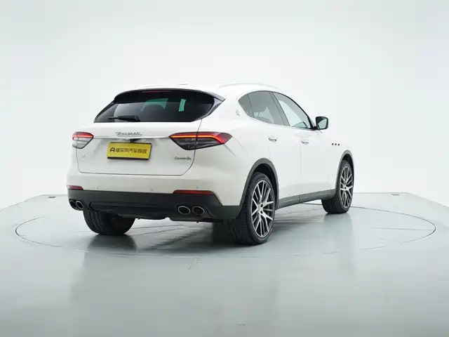 Фото 7 - Maserati Levante
