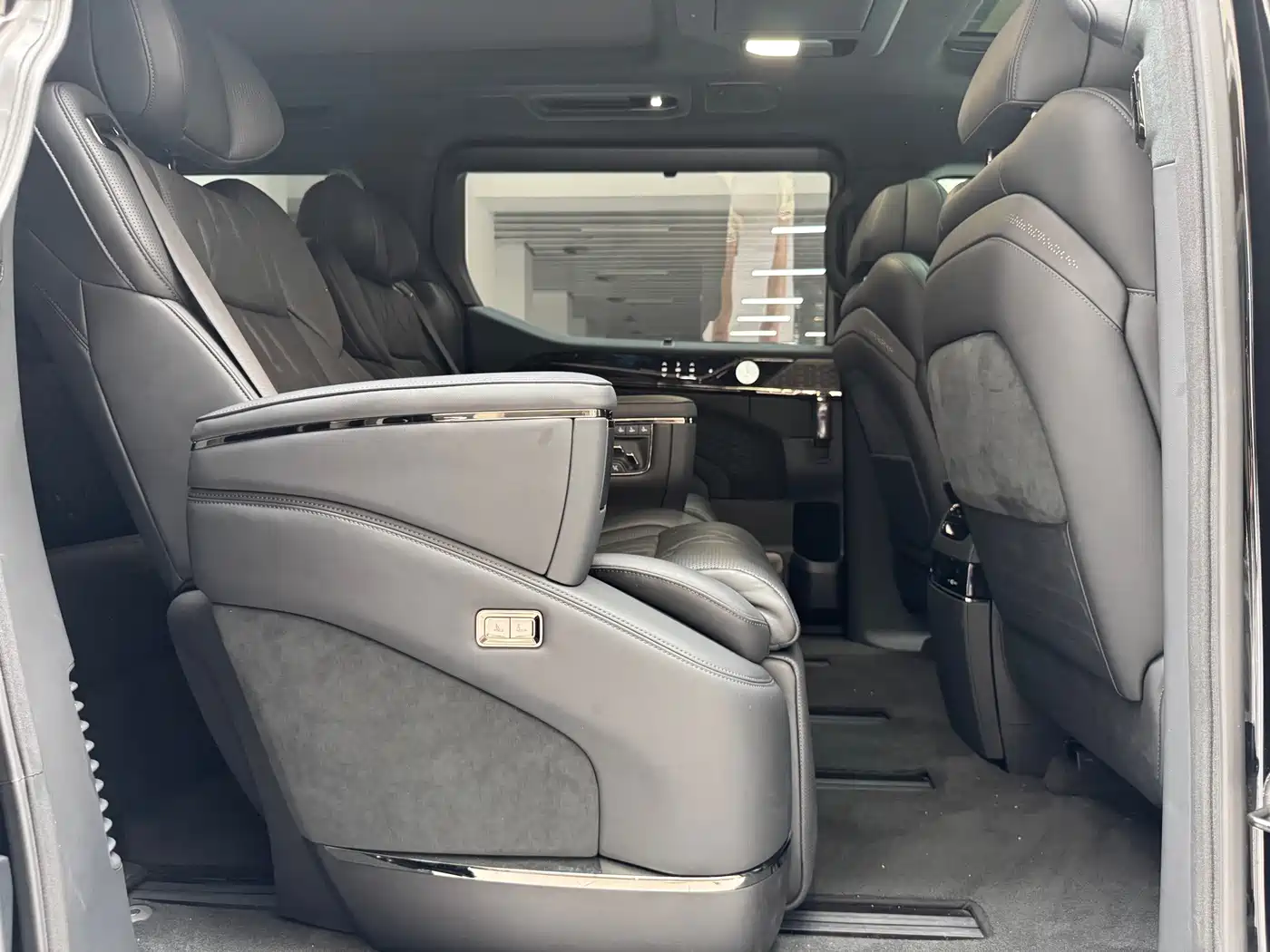 ZEEKR 009 2025 2024 7-Seat Aisle AWD Version 108kWh