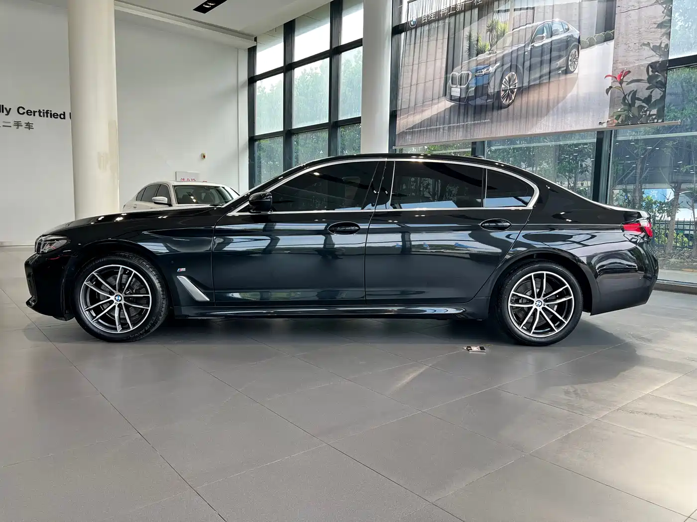 BMW 5 Series 2021 525Li M Sport Package фото 3