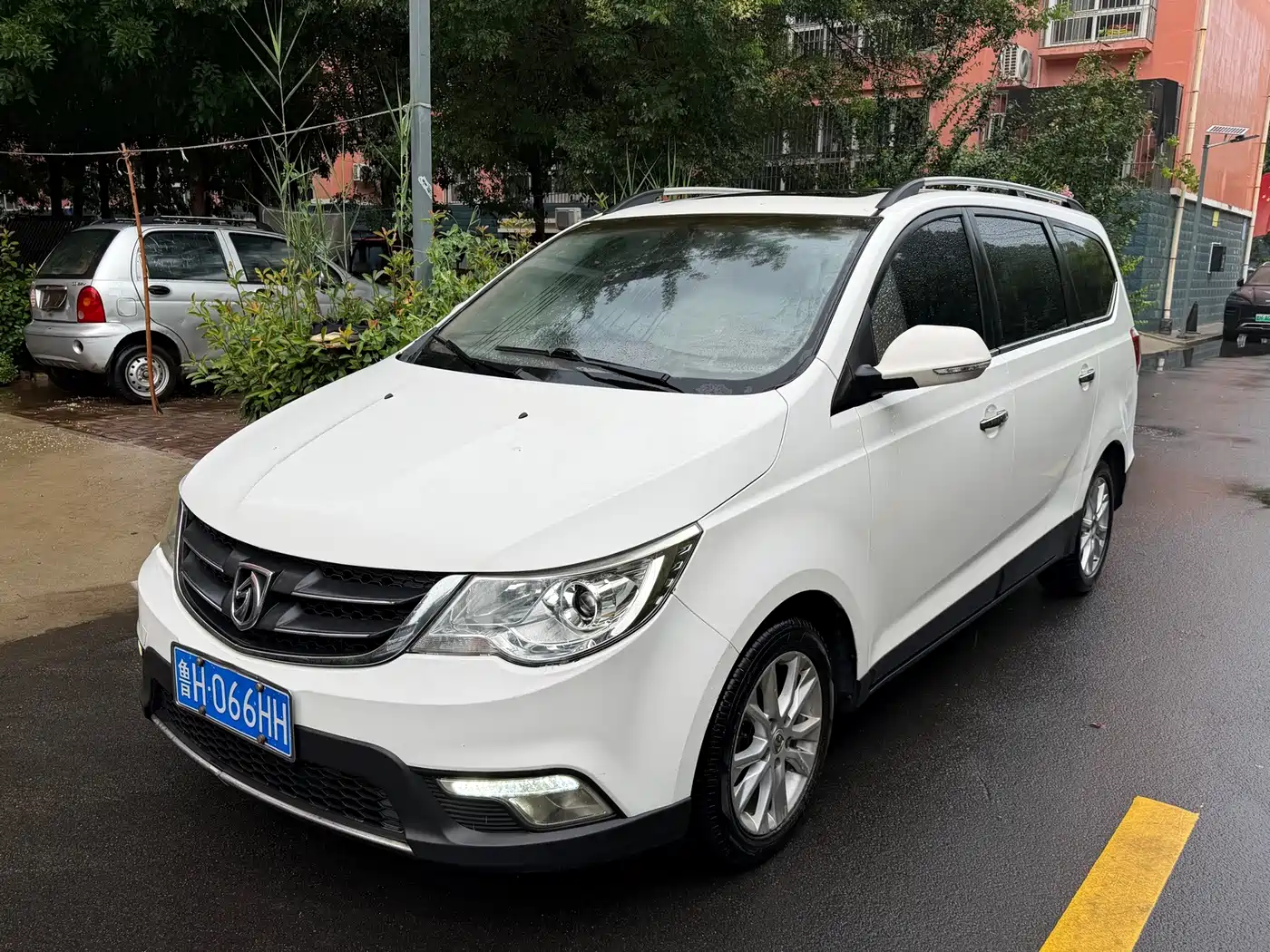 Baojun 730 2015 2014 1.5L Manual Luxury Navigation ESP Edition 7-Seater