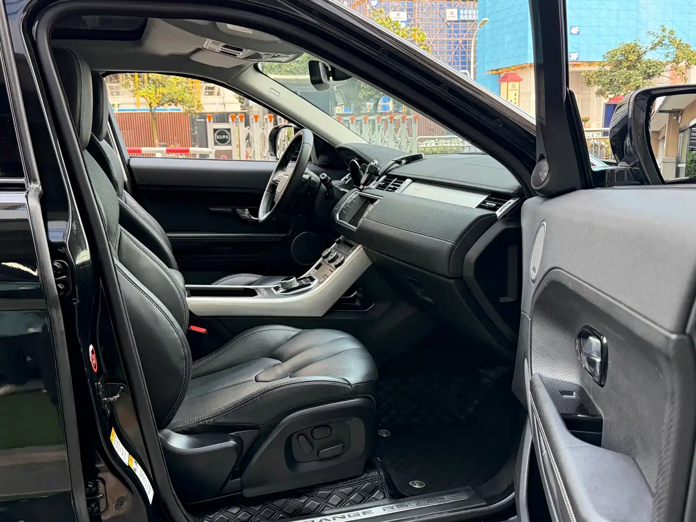Land Rover Range Rover Evoque (Import) 2013 2.2T 5-door Diesel фото 7