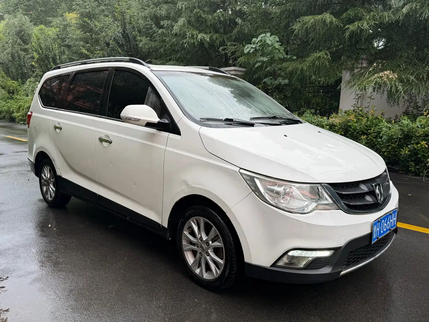 Baojun 730 2015 2014 1.5L Manual Luxury Navigation ESP Edition 7-Seater
