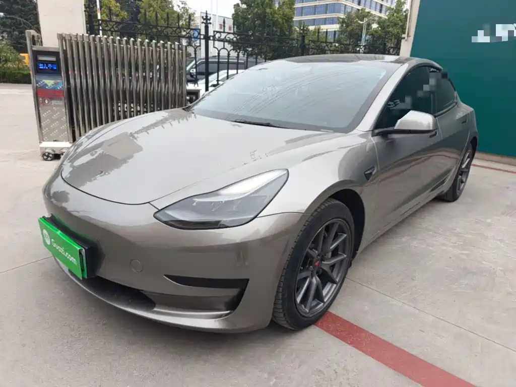Фото 2 - Tesla Model 3
