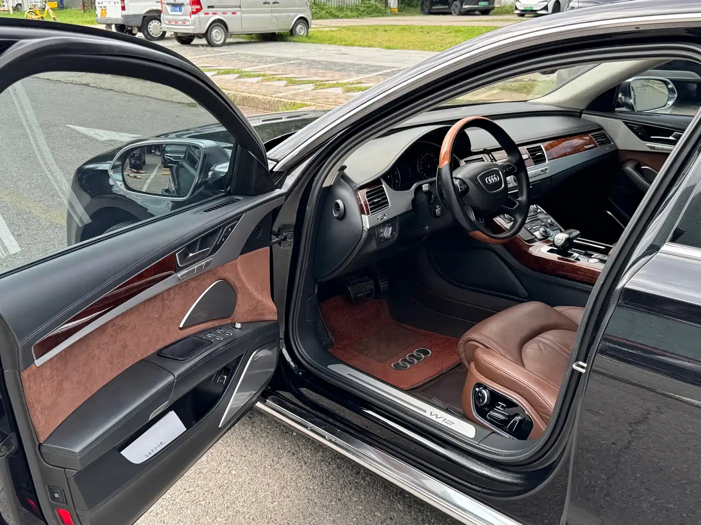 Photo 14 - Audi A8