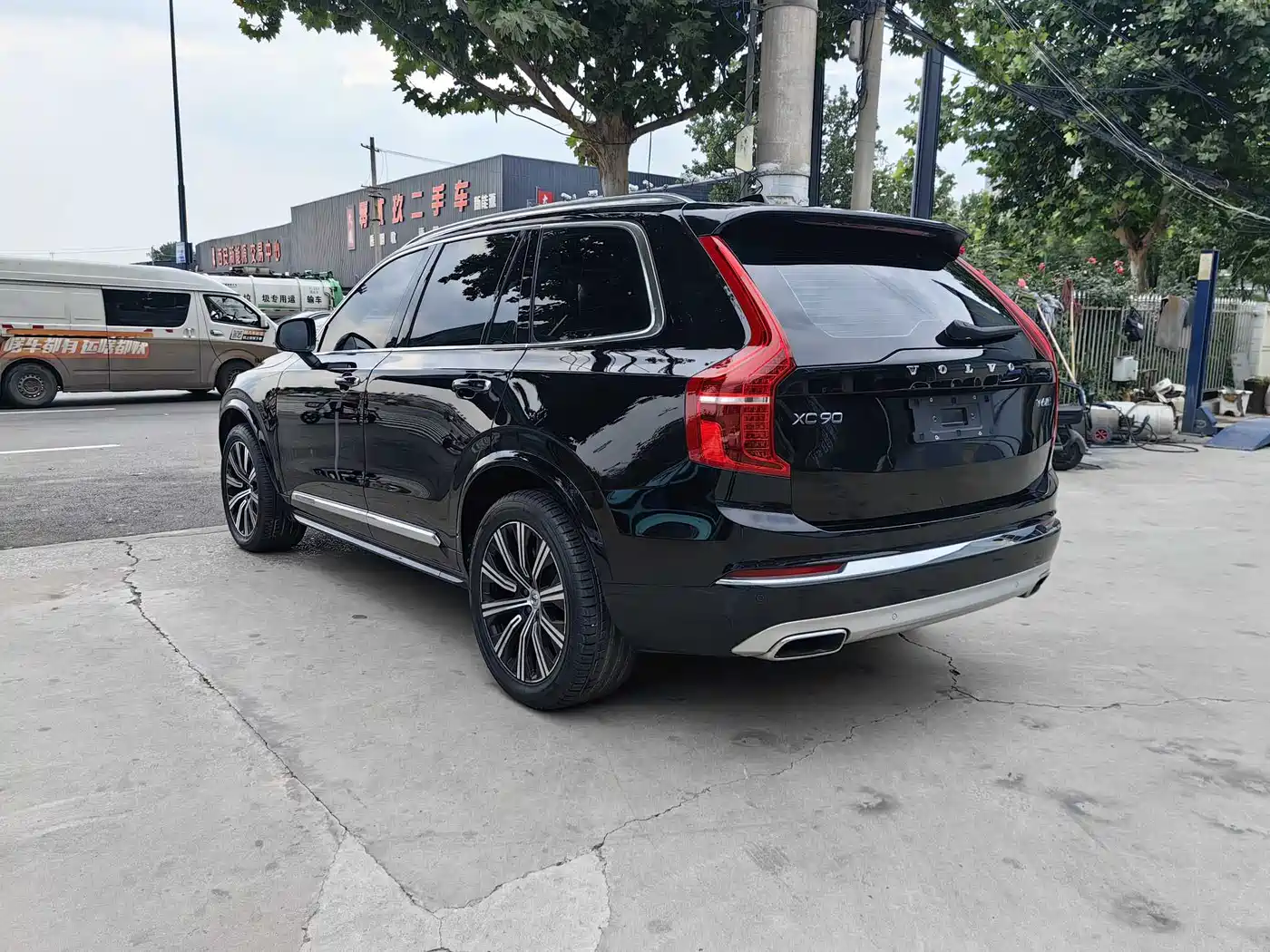 Фото 8 - Volvo XC90