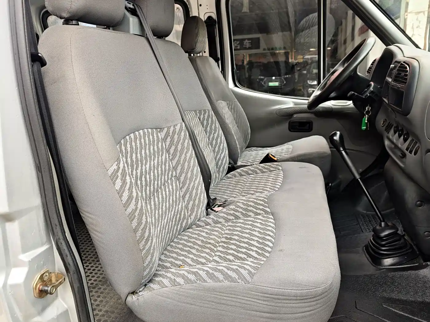 Ford Classic Transit 2015 2015 2.8T Diesel Short Wheelbase 6-Seater Mid-Roof MPV JX493ZLQ4