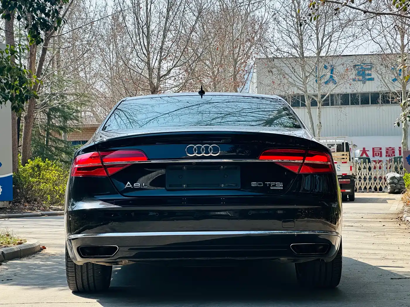 Фото 13 - Audi A8