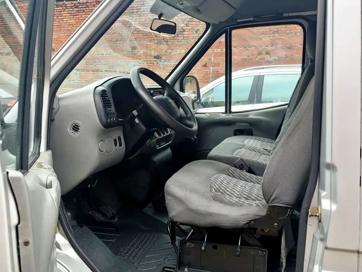 Ford Classic Transit 2015 2015 2.8T Diesel Short Wheelbase 6-Seater Mid-Roof MPV JX493ZLQ4