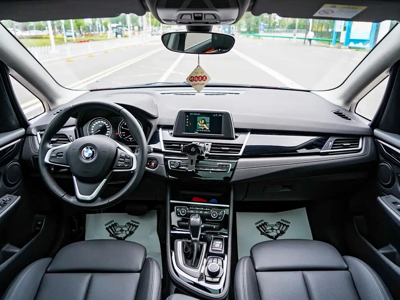 BMW 2 Series Touring 2019 218i Premium Sport Package фото 11