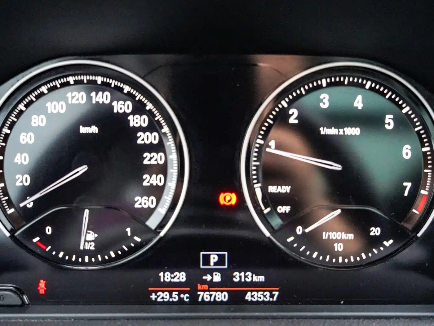BMW 2 Series Touring 2019 218i Premium Sport Package фото 14