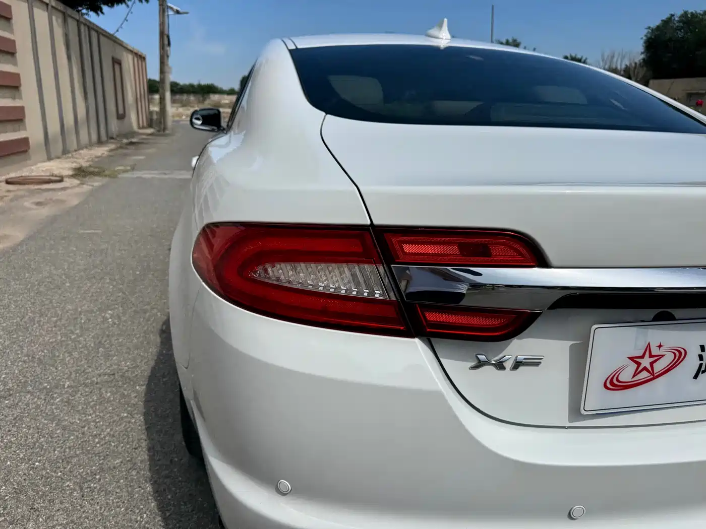 Jaguar XF 2013 2013 XF 2.0T Luxury Edition