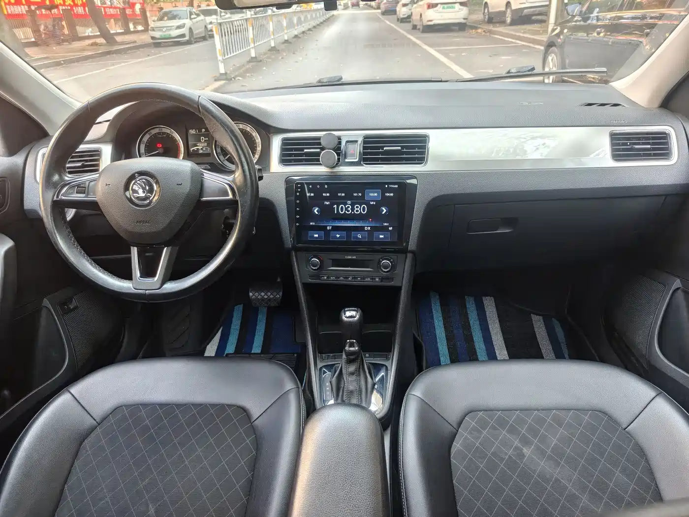 Škoda Rapid 2018 1.6L Automatic Comfort Edition фото 11