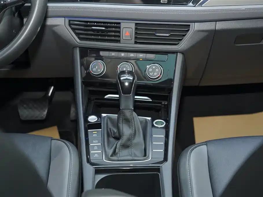 Volkswagen Sagitar 2021 200TSI DSG Comfort Smart Edition фото 19