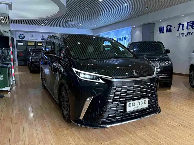 Lexus LM 500h, 6 мест, Премиум