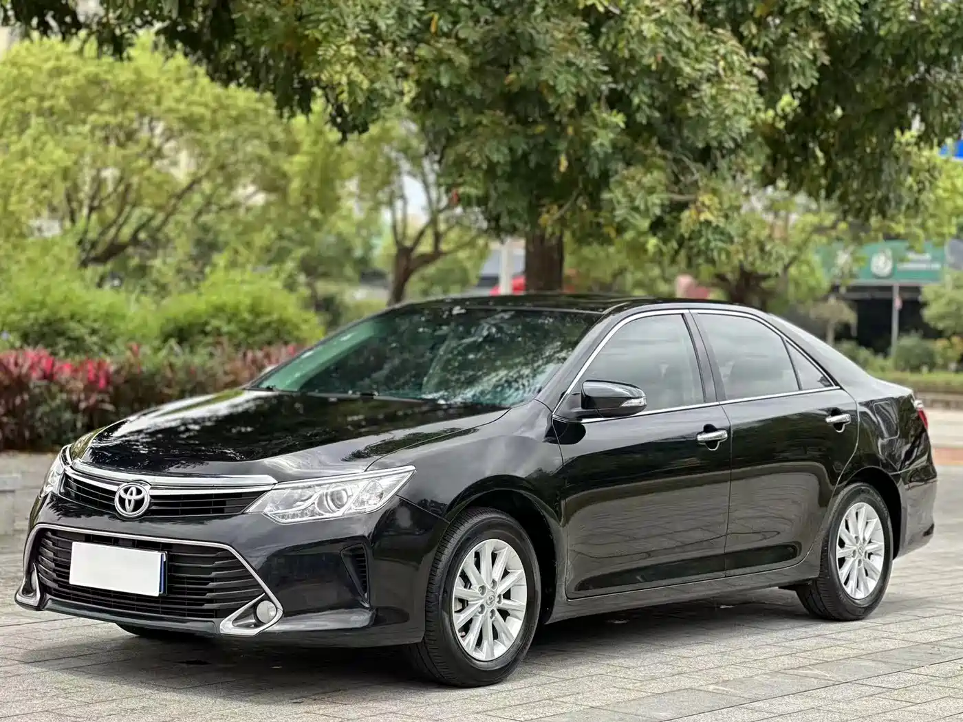 Toyota Camry 2016 2.0G 10th Anniversary Leading Edition