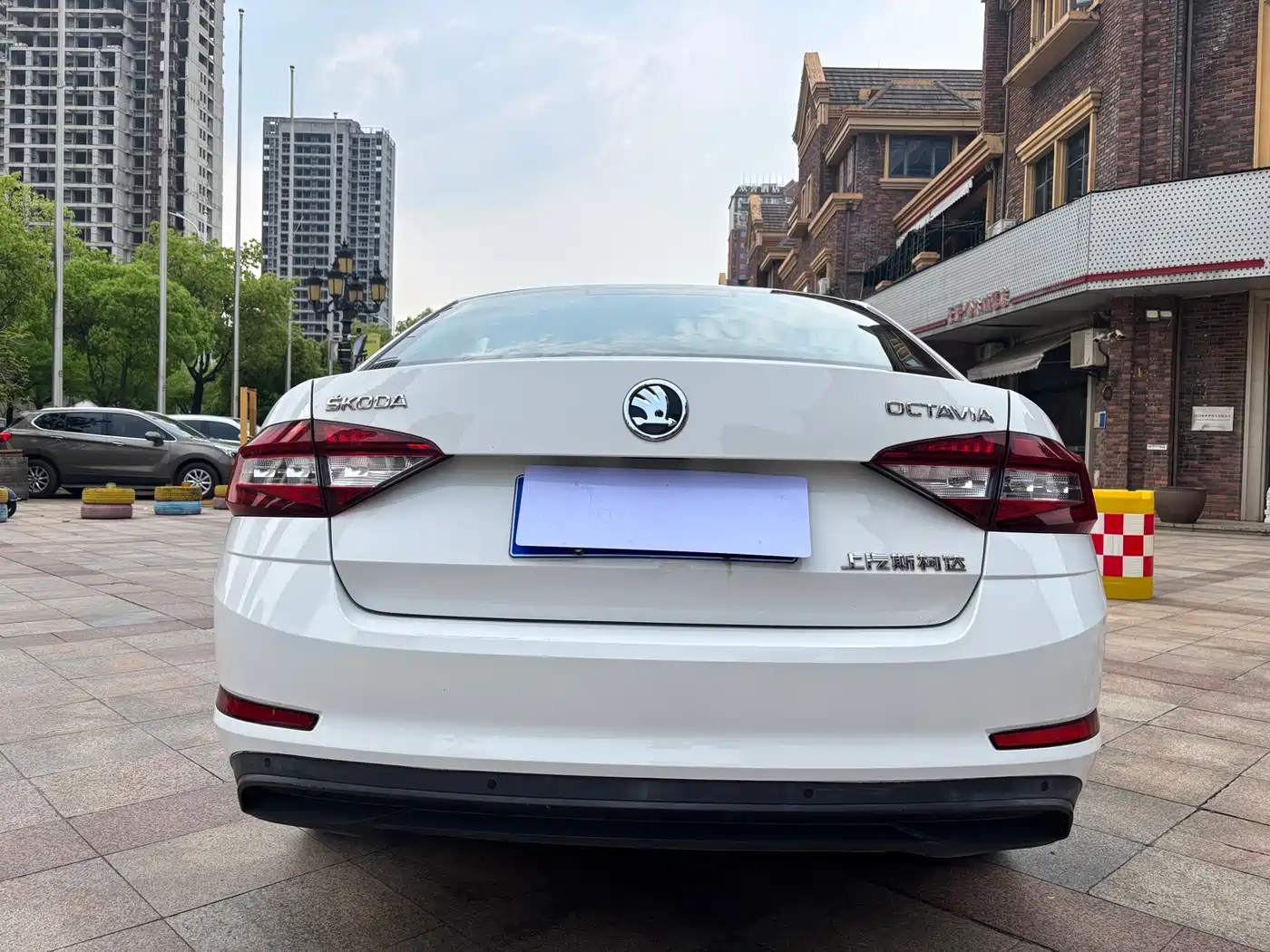 Škoda Octavia 2018 1.6L Automatic Comfort фото 20