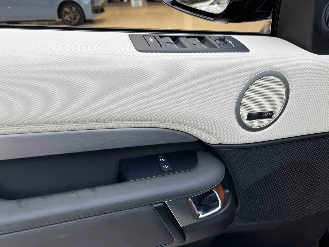 Land Rover Discovery 2023 2023 360PS R-Dynamic S