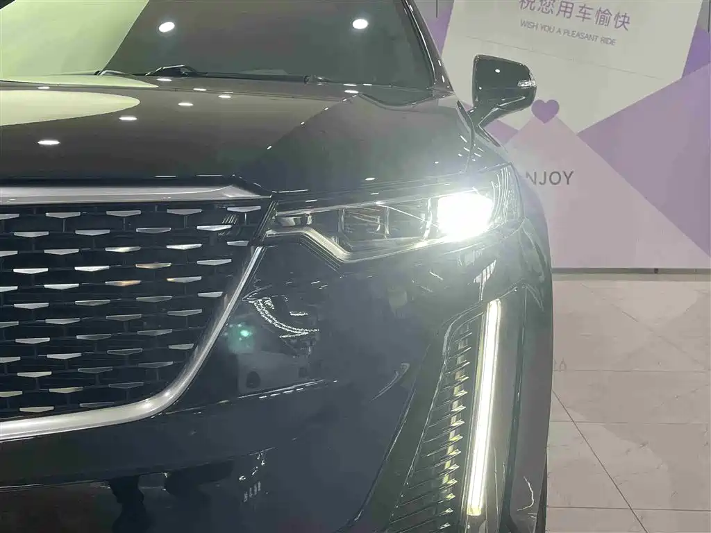 CADILLAC XT6