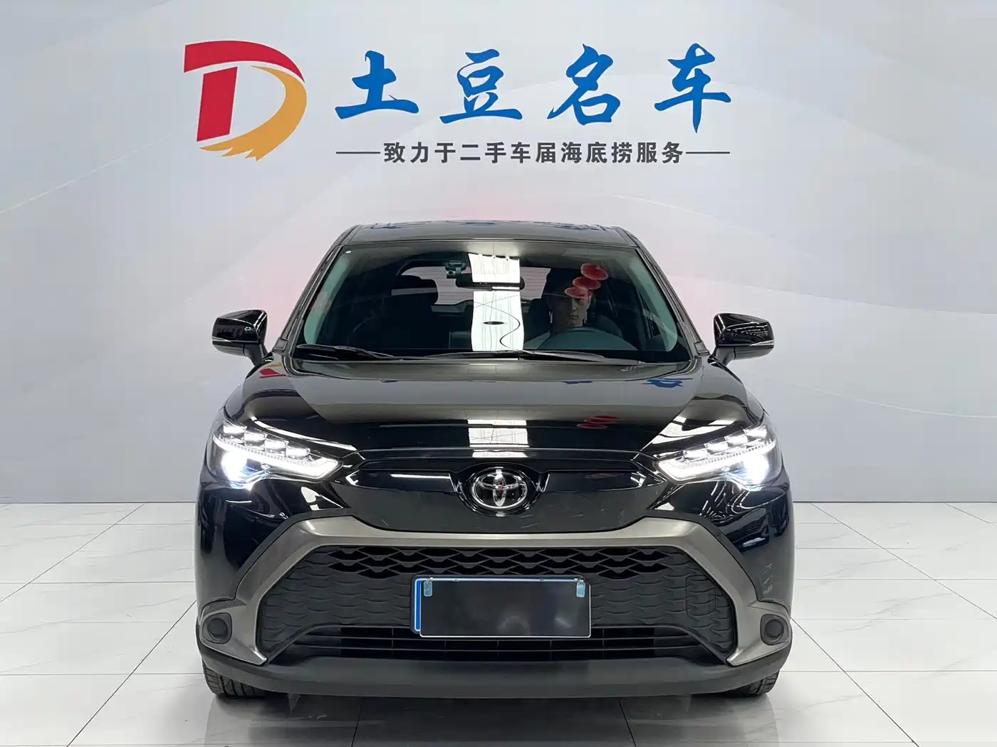 Toyota Frontlander 2022 2.0L CVT Luxury Edition фото 2