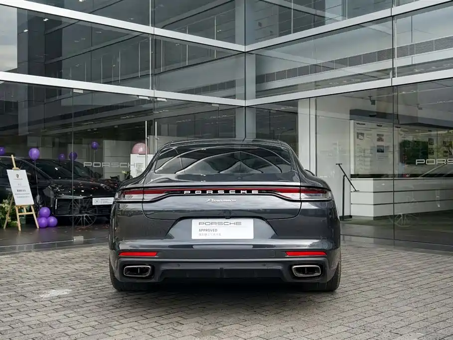PORSCHE PANAMERA