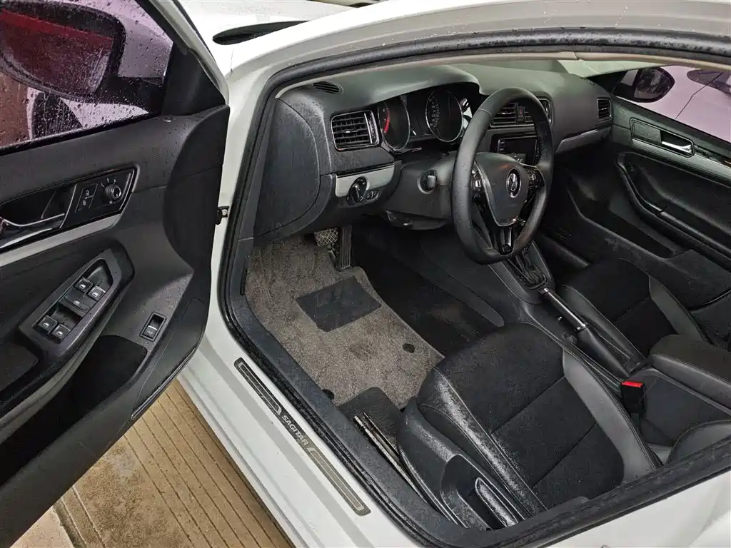 Volkswagen Sagitar 2018 1.6L Automatic Comfort фото 12