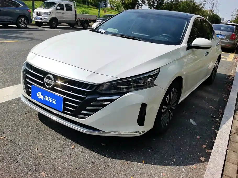 Photo 1 - Nissan Teana