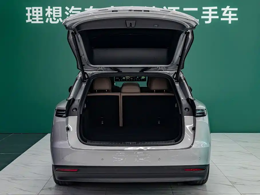 Li Auto i6 2026 2025 2WD Base Model