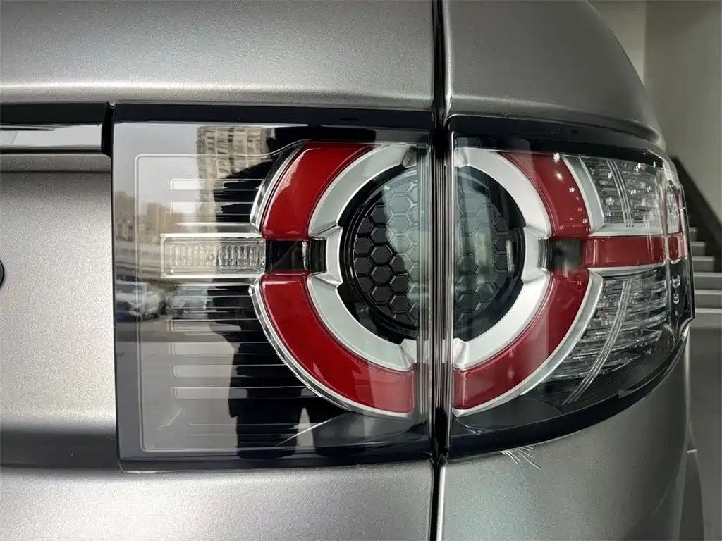 Land Rover Discovery Sport 2018 240PS SE Edition фото 13