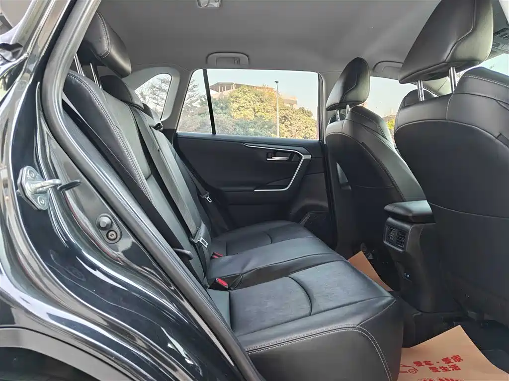 Toyota Wildlander 2022 2.0L CVT 2WD Urban Edition фото 18