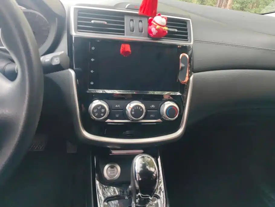 Photo 13 - Nissan Tiida