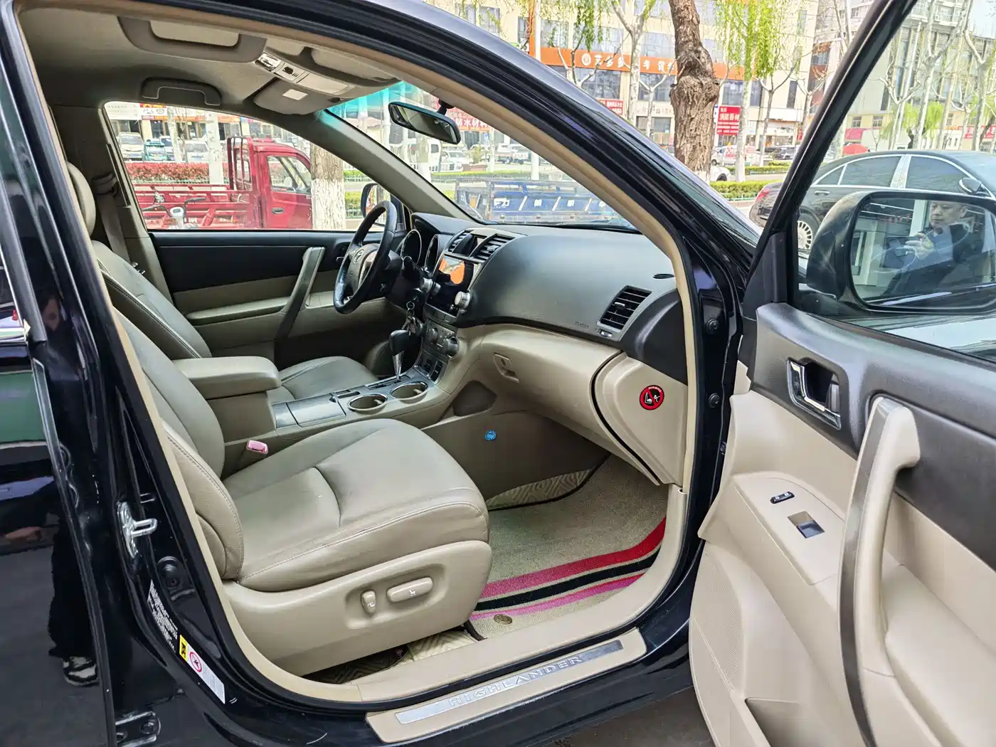 Toyota Highlander 2011 2.7L 2WD 5-seat Elite фото 3