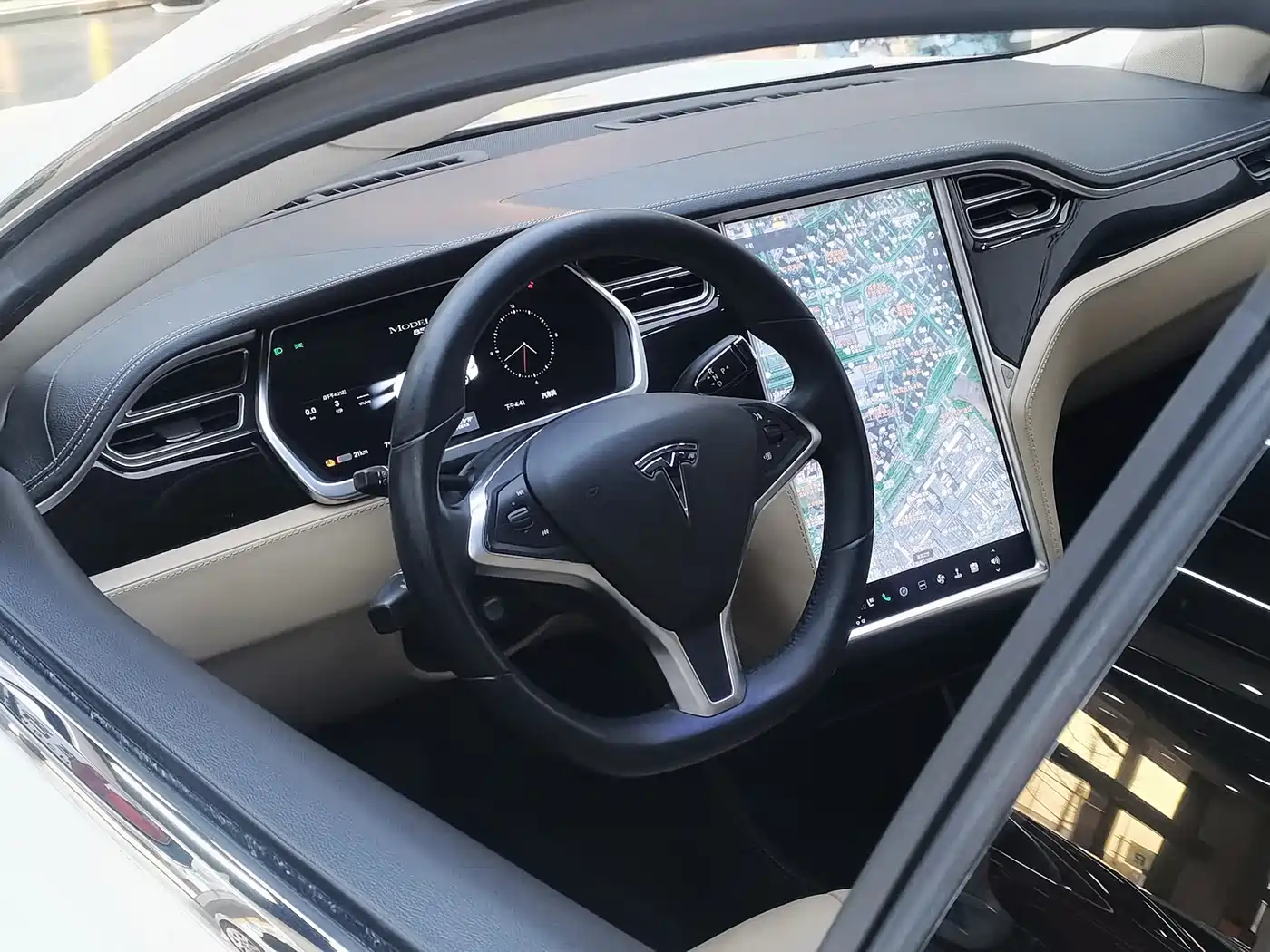 Photo 10 - Tesla Model S