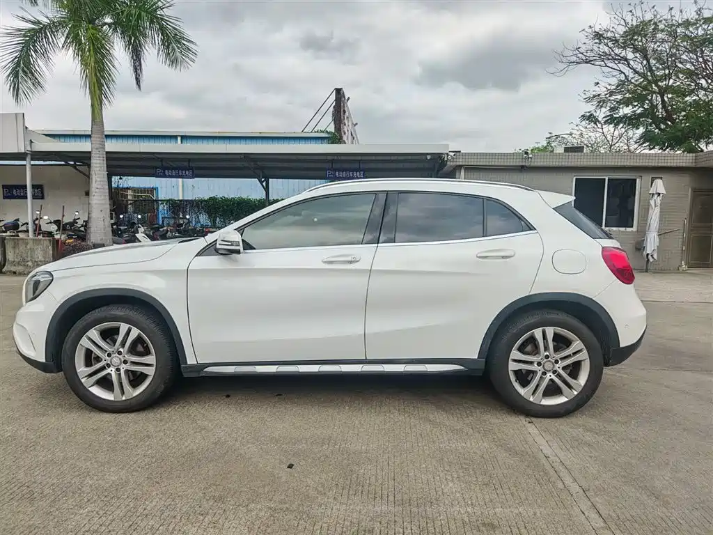 Mercedes-Benz GLA 2016 GLA 200 Dynamic фото 6